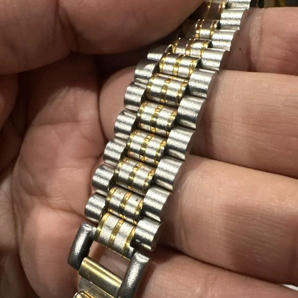 Working Vintage‎ 1980s Guess unisex Watch Two Tone Steel Quartz 42mm Fit 7.5in - Picture 5 of 10